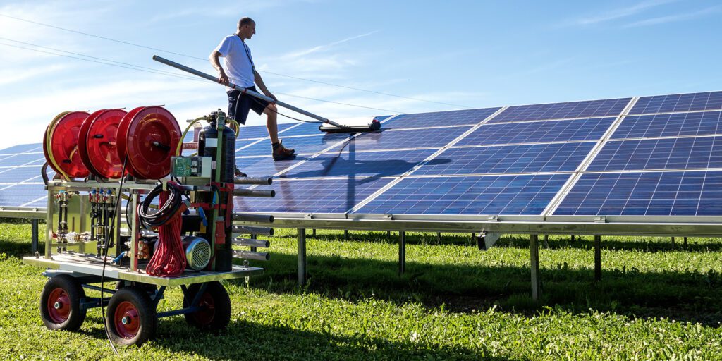 Photovoltaik-Reinigung, PV-Reinigung, Solarreinigung, mehr Solarertrag, Reinigungskosten PV, Energie Management GmbH, SunShine Sales GmbH, TÜV zertifizierte Solartechnik, Osmosereinigung, Redispatch 2.0, Modulwartung, Reinigung PV-Anlage, Solar-Investment, Einspeisevergütung optimieren